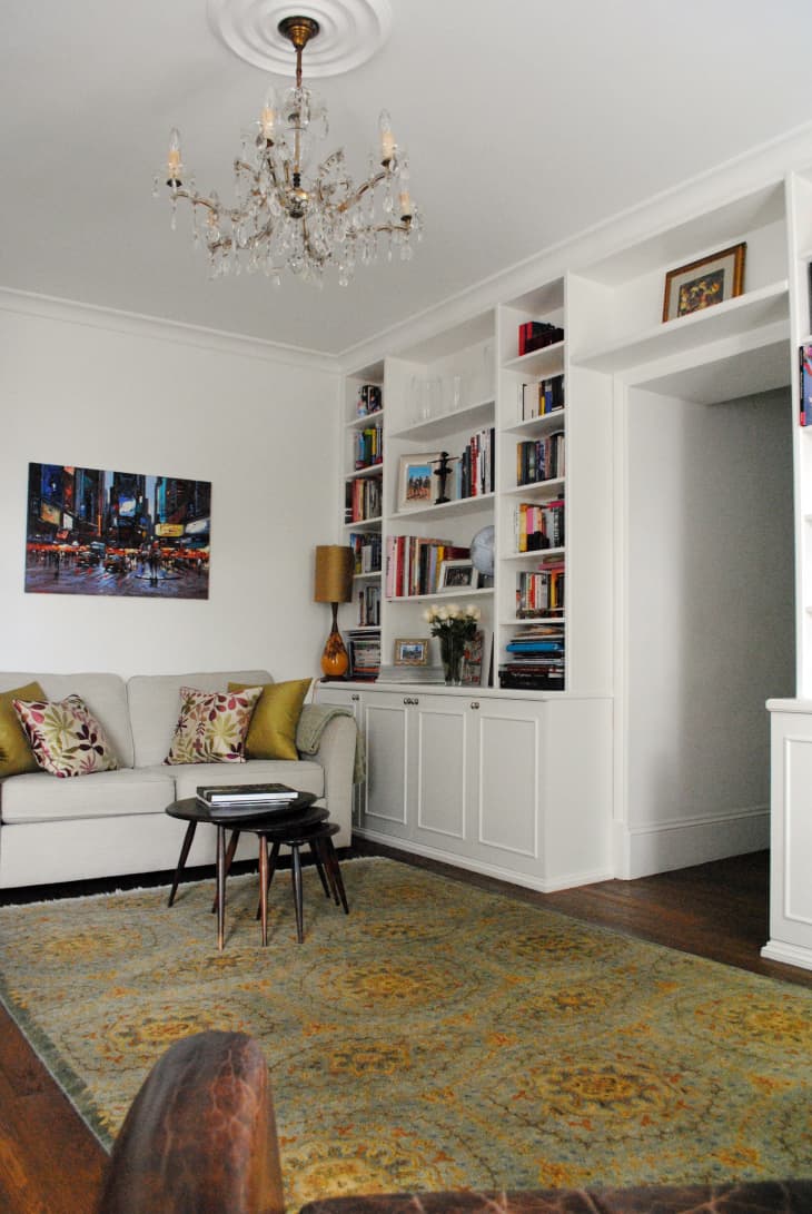 How to Add Built In Bookshelves Around Doors in Your Home